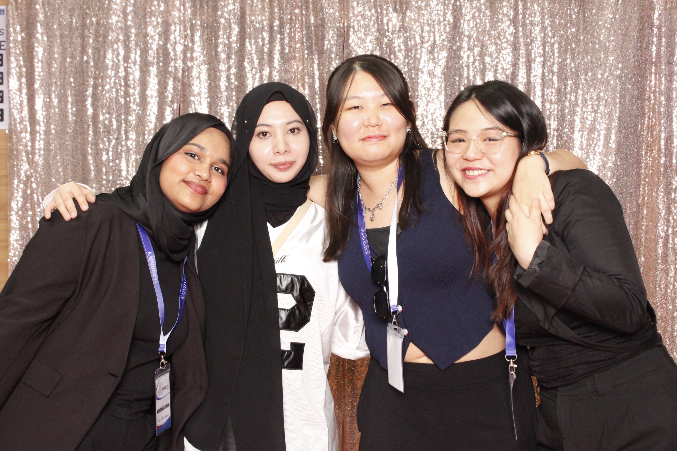 Photobooth Group Hug